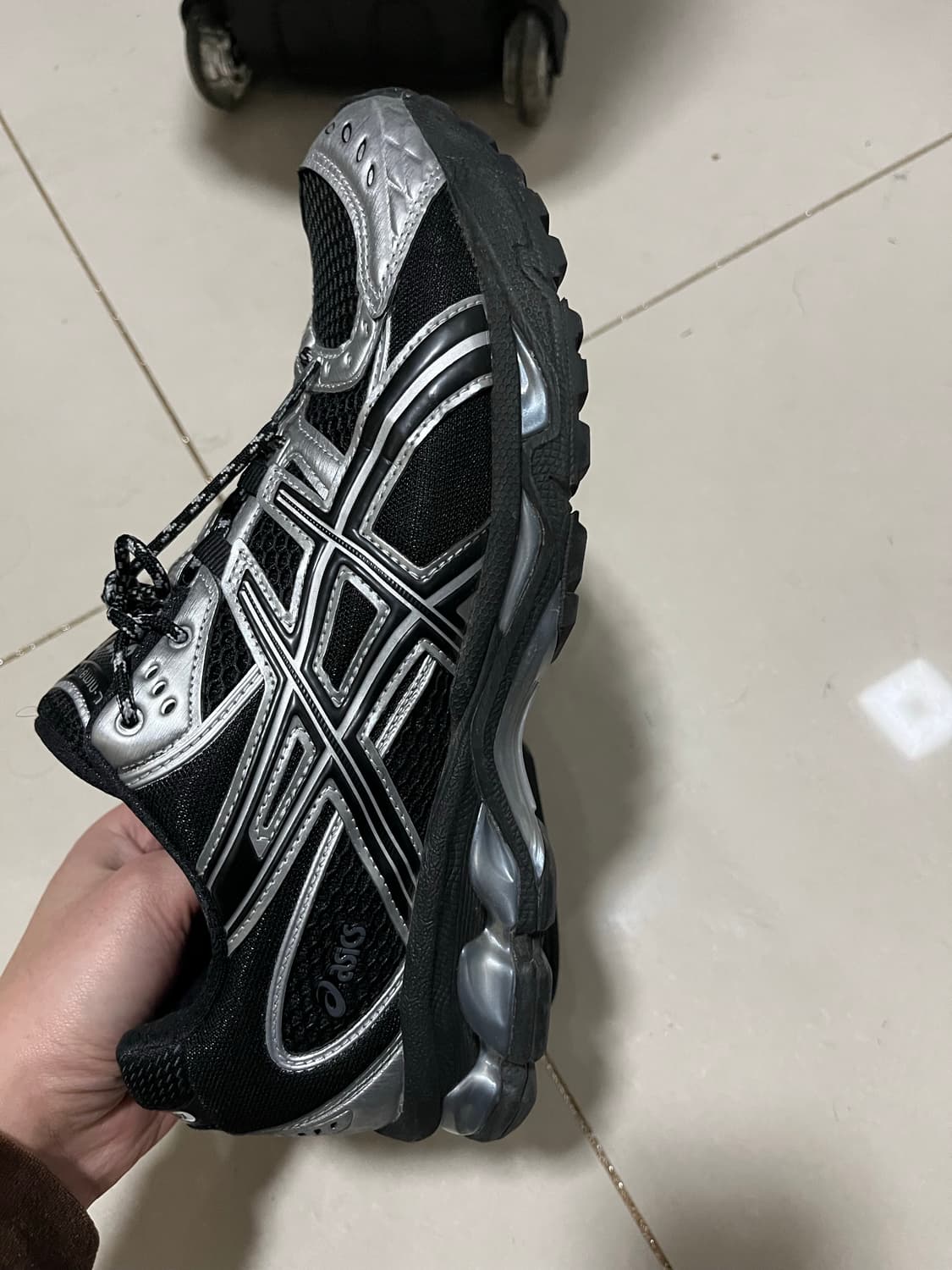 아식스 젤 님버스 10.1 블랙 퓨어 실버 - 한국 한정 상품이미지6