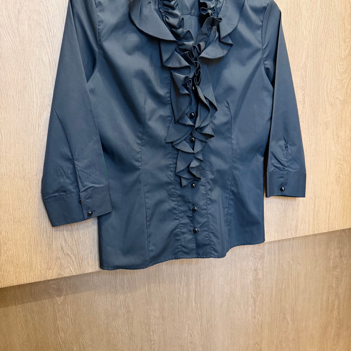 빈티지 블라우스 7부 소매 프릴 러플 버튼업 디테일 블랙 상품이미지4