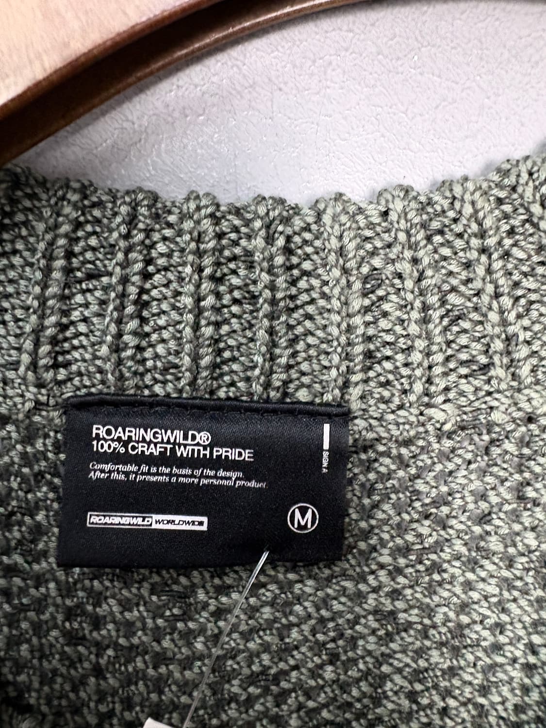 ROARINGWILD 펀칭 데미지 카키 니트 A3702 상품이미지6