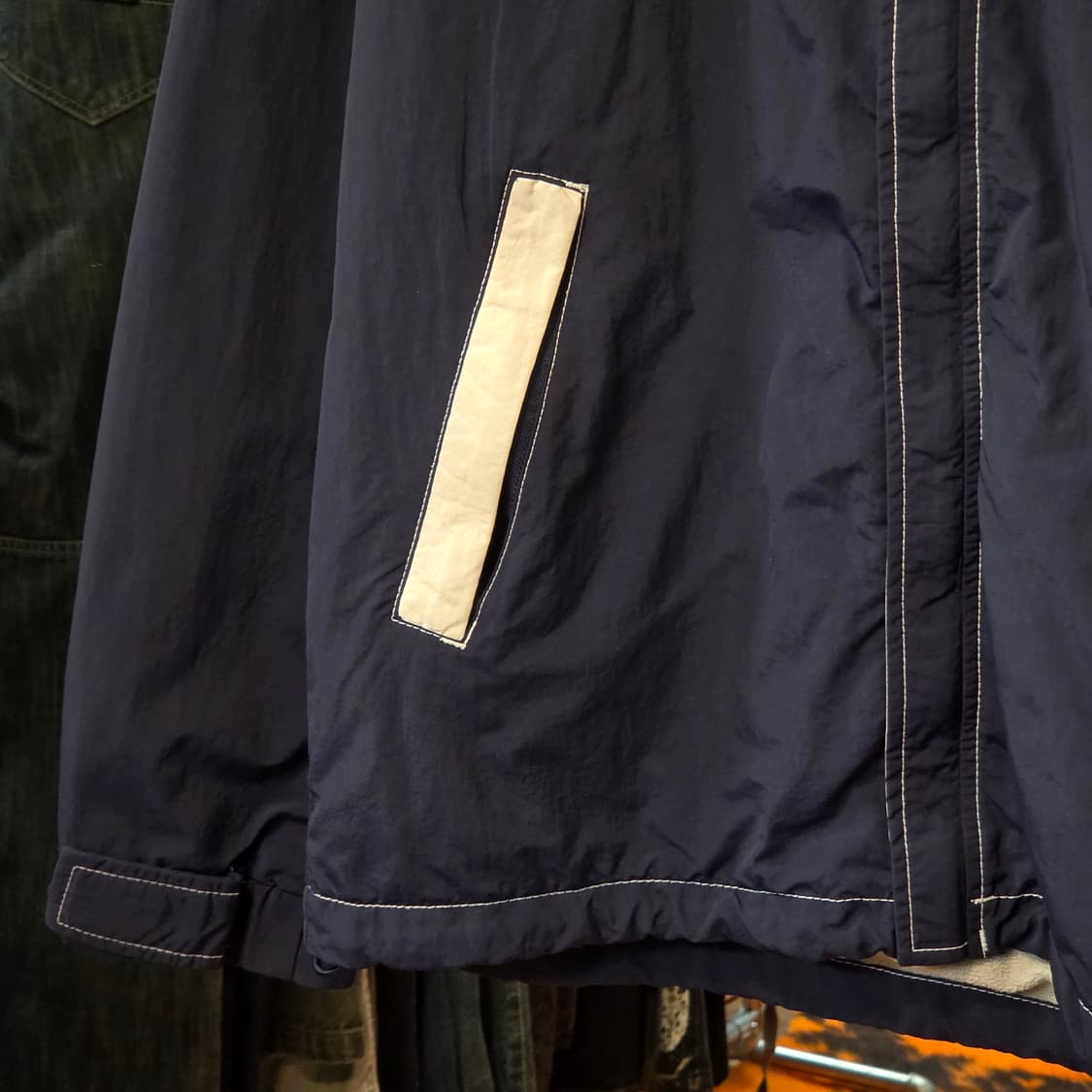 타미힐피거 네이비 배색 바람막이 점퍼 상품이미지4