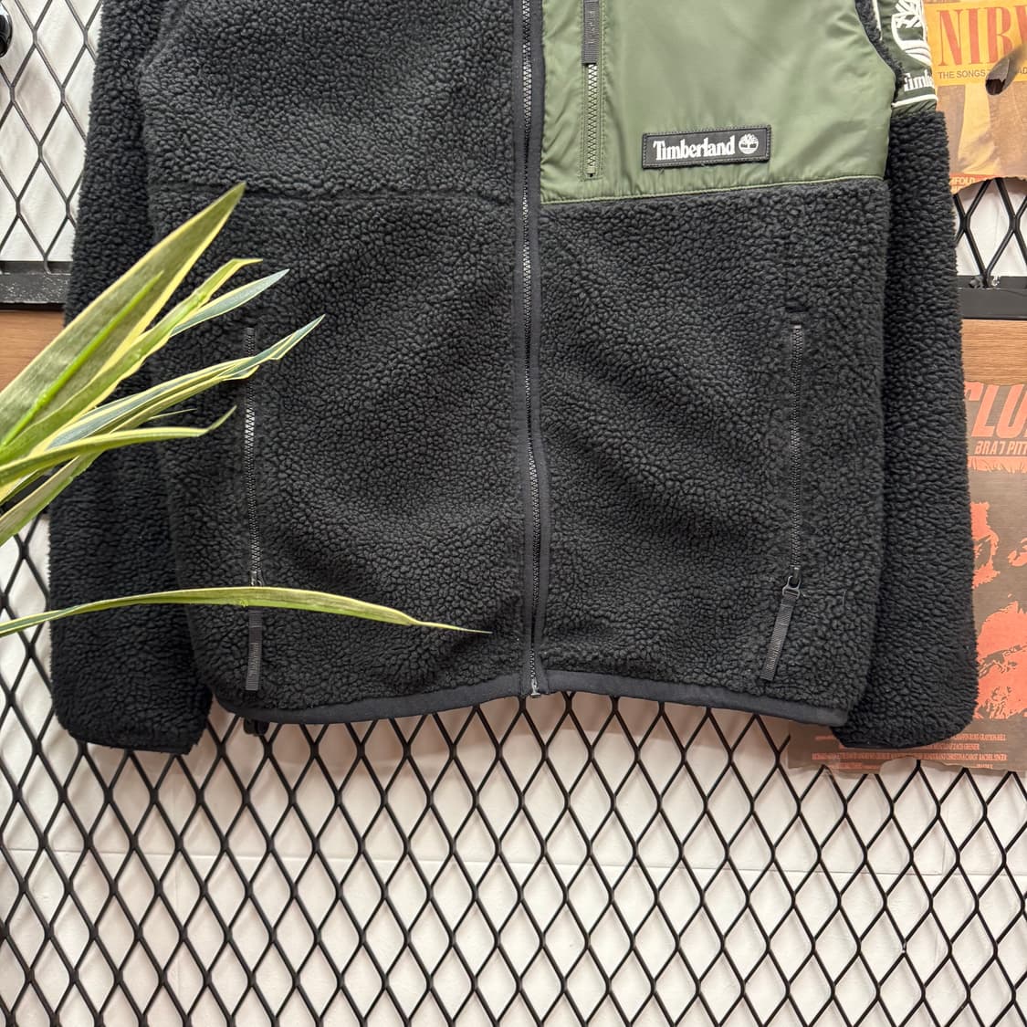 2019 F/W 팀버랜드 플리스 자켓 카키 배색 패치 디테일 블랙 상품이미지4