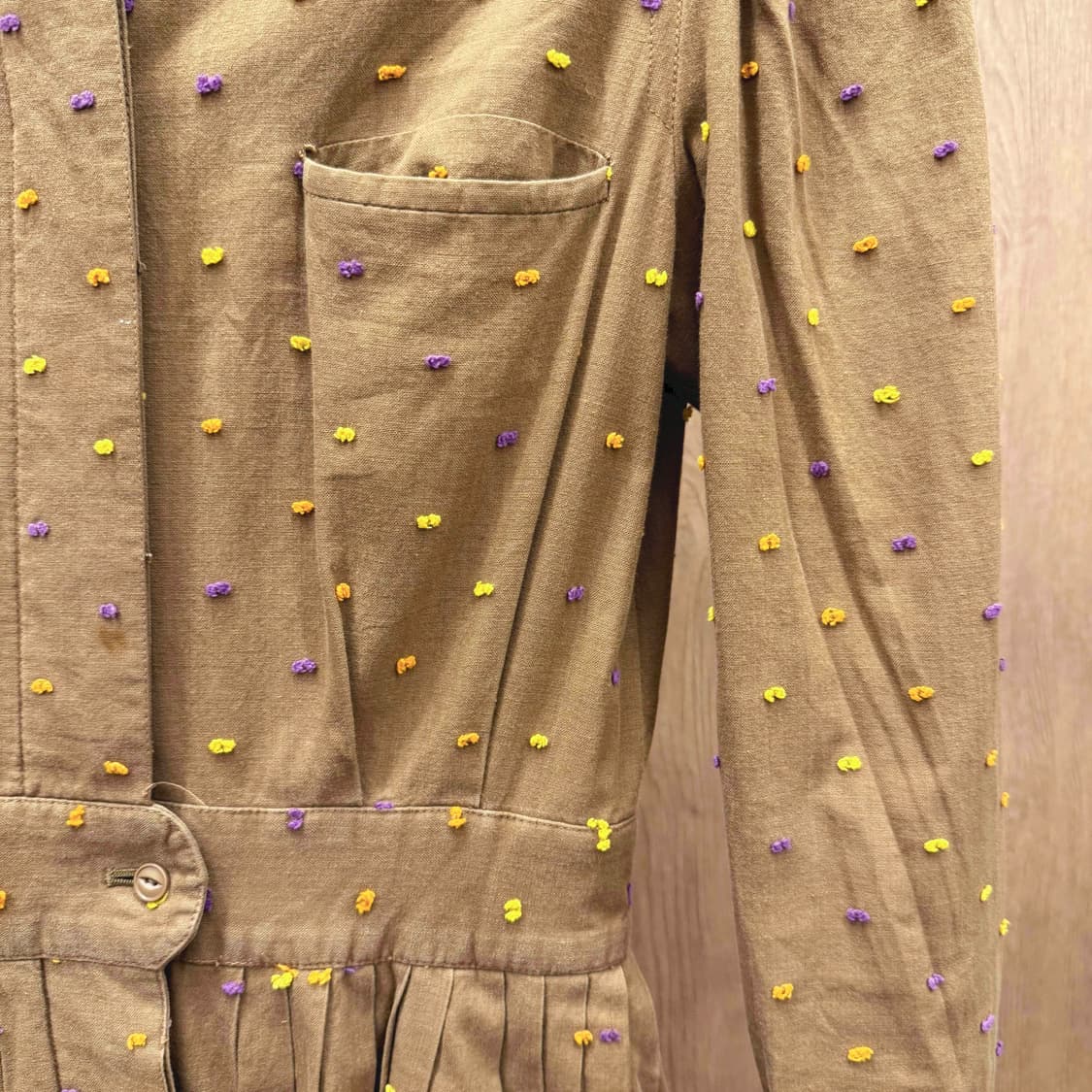 이세이미야케 스포츠 코튼 플리츠 원피스 도트 자수 패턴 디테일 브라운 상품이미지6