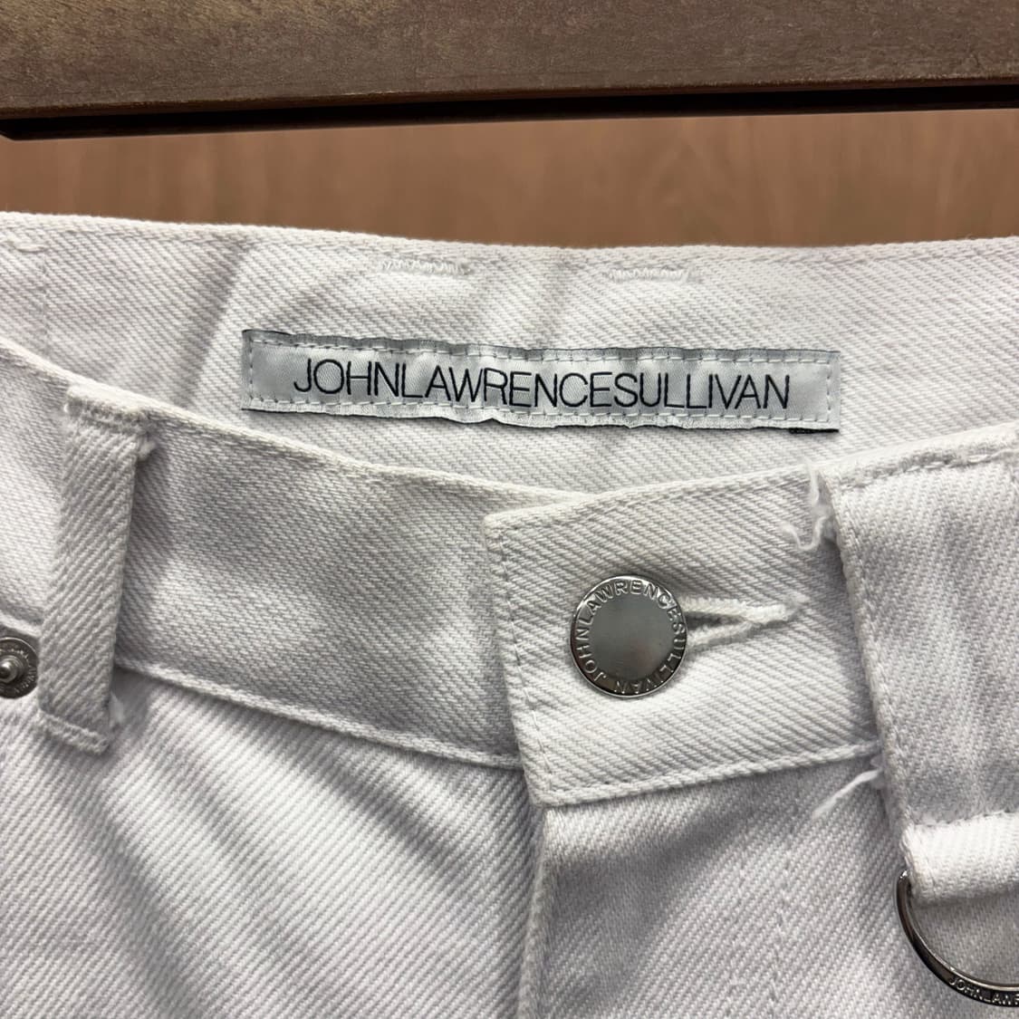 존 로렌스 설리반 스트레이트 데님 팬츠 페널 절개 스트랩 디테일 화이트 상품이미지7