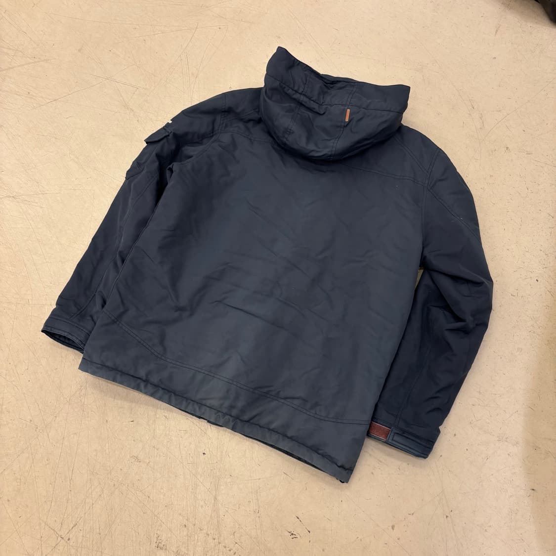 에비수 스몰로고 페이드 네이비 후드 자켓 상품이미지3