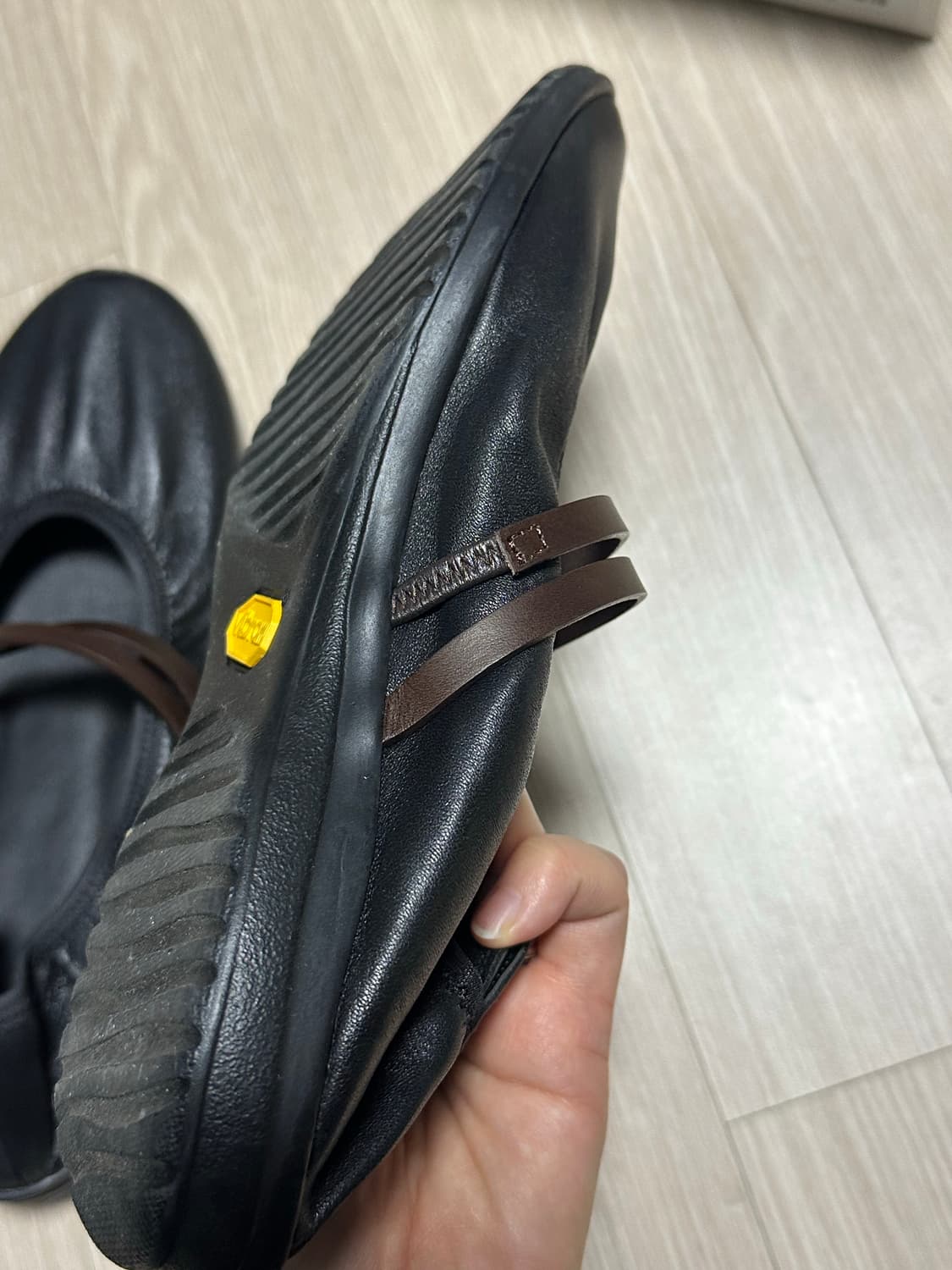 아모멘토 비브람 셔링 플랫 블랙 상품이미지7