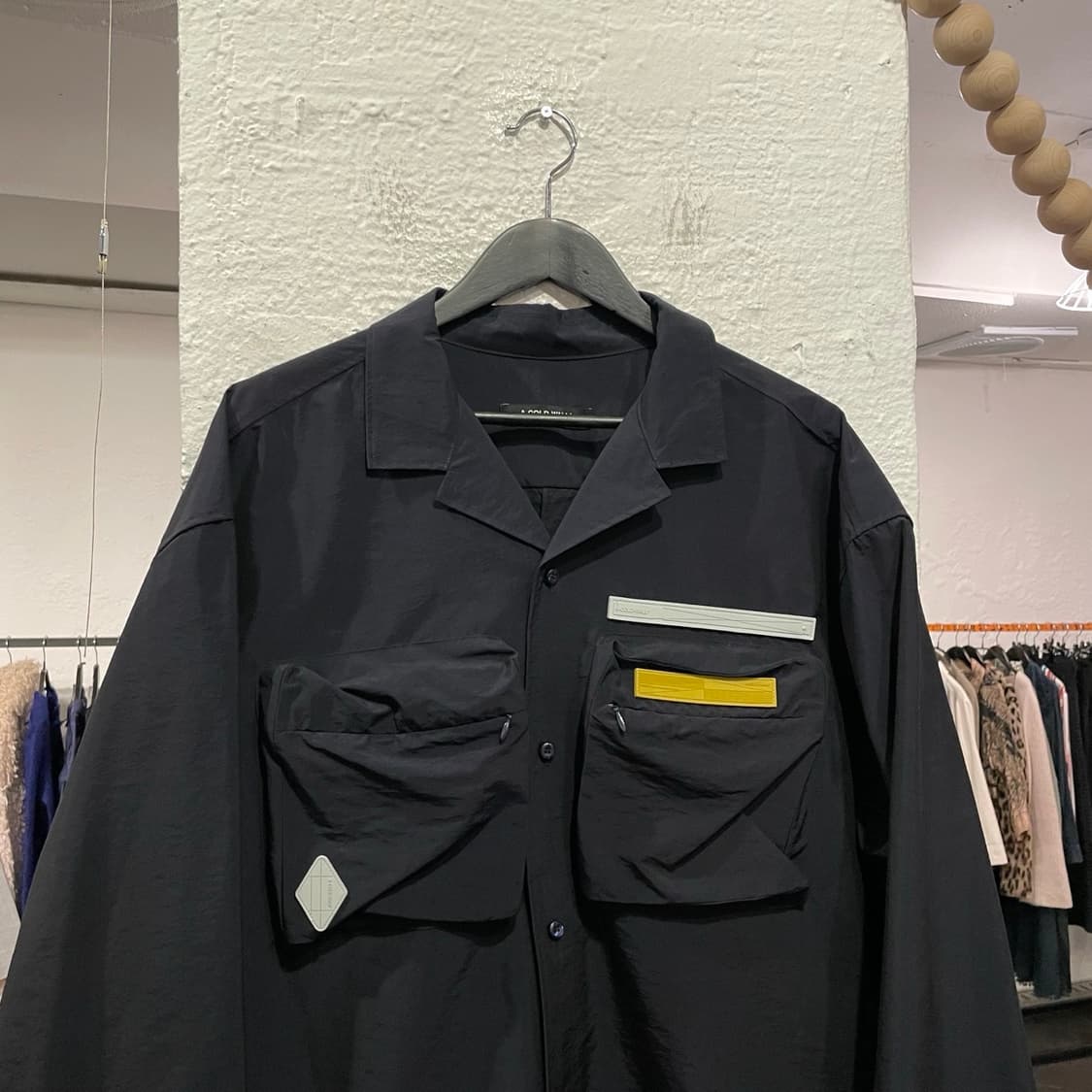 어콜드월 로고 셔츠 상품이미지2