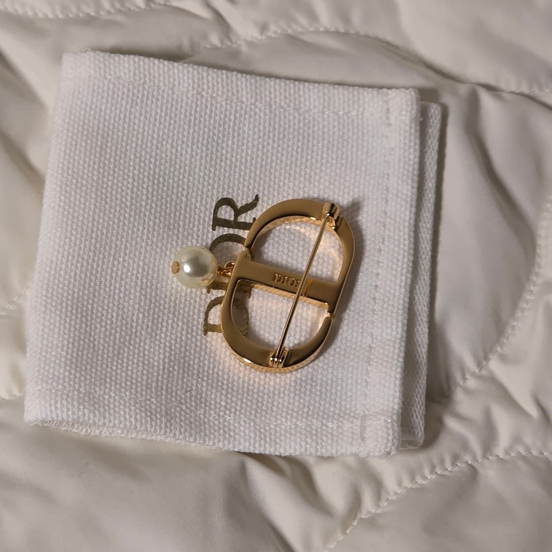 디올 쁘띠 cd 브로치 화이트 상품이미지6