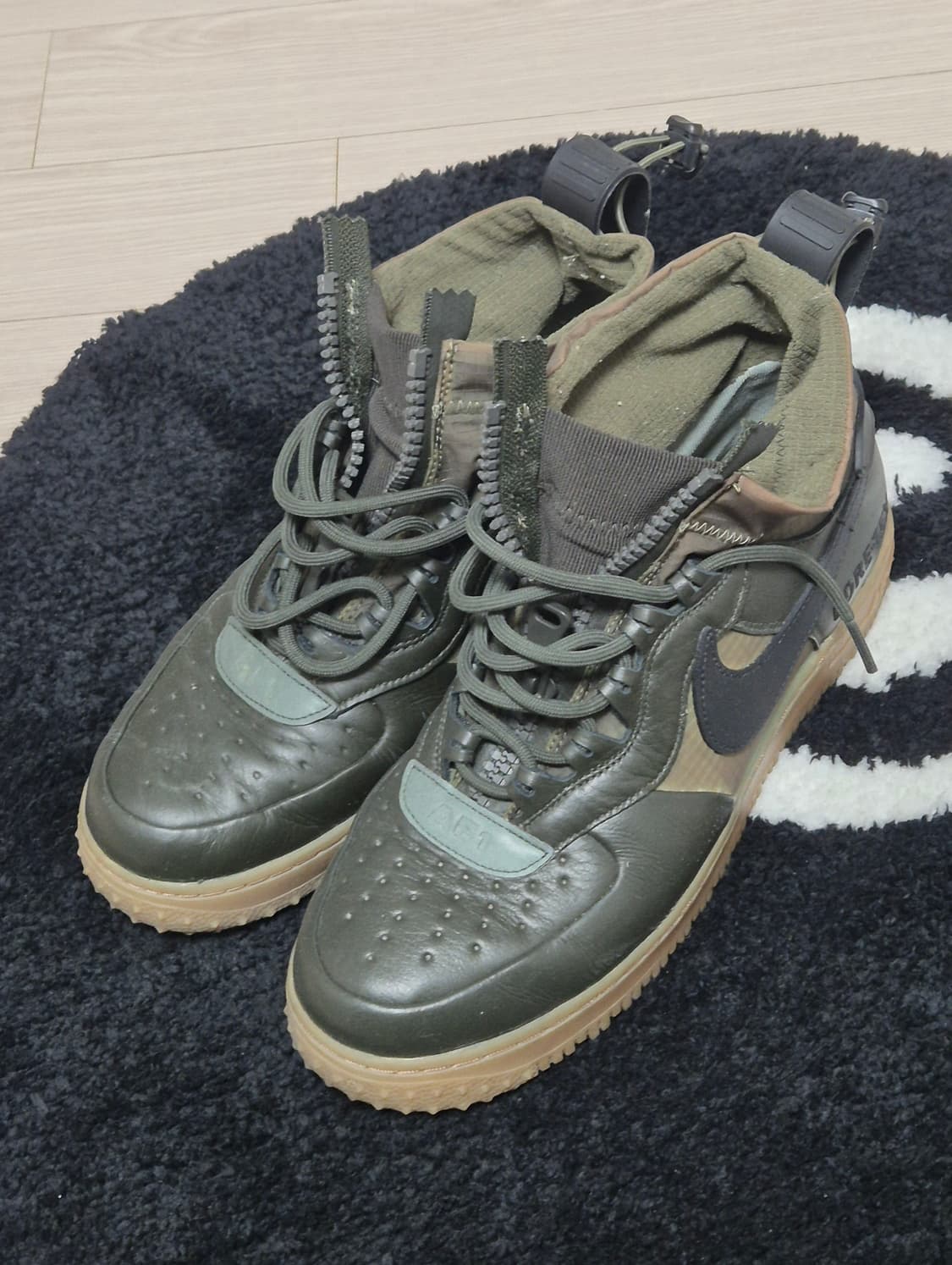 나이키 에어포스 1 하이 윈터 고어텍스 올리브 상품이미지1