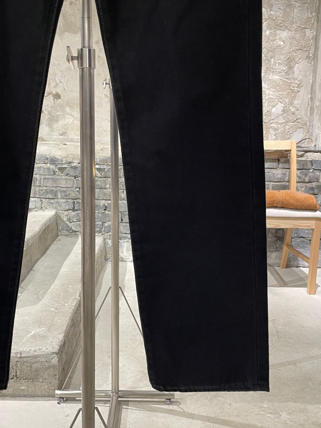 리바이스 501 레드탭 블랙 버튼 플라이 데님 팬츠 상품이미지5