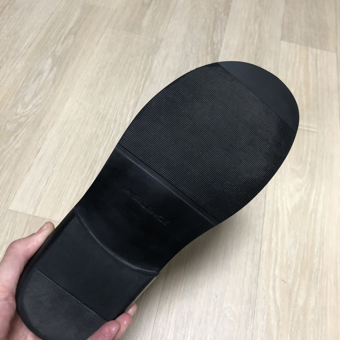 (250) 인사일런스 INSILENCE 크랙 레더 클로그 블랙  상품이미지5