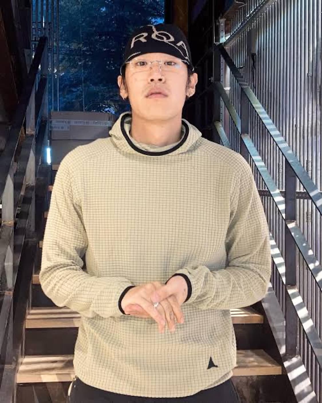 Roa Mesh Hoodie in Gray 로아 매쉬 후드 상품이미지4