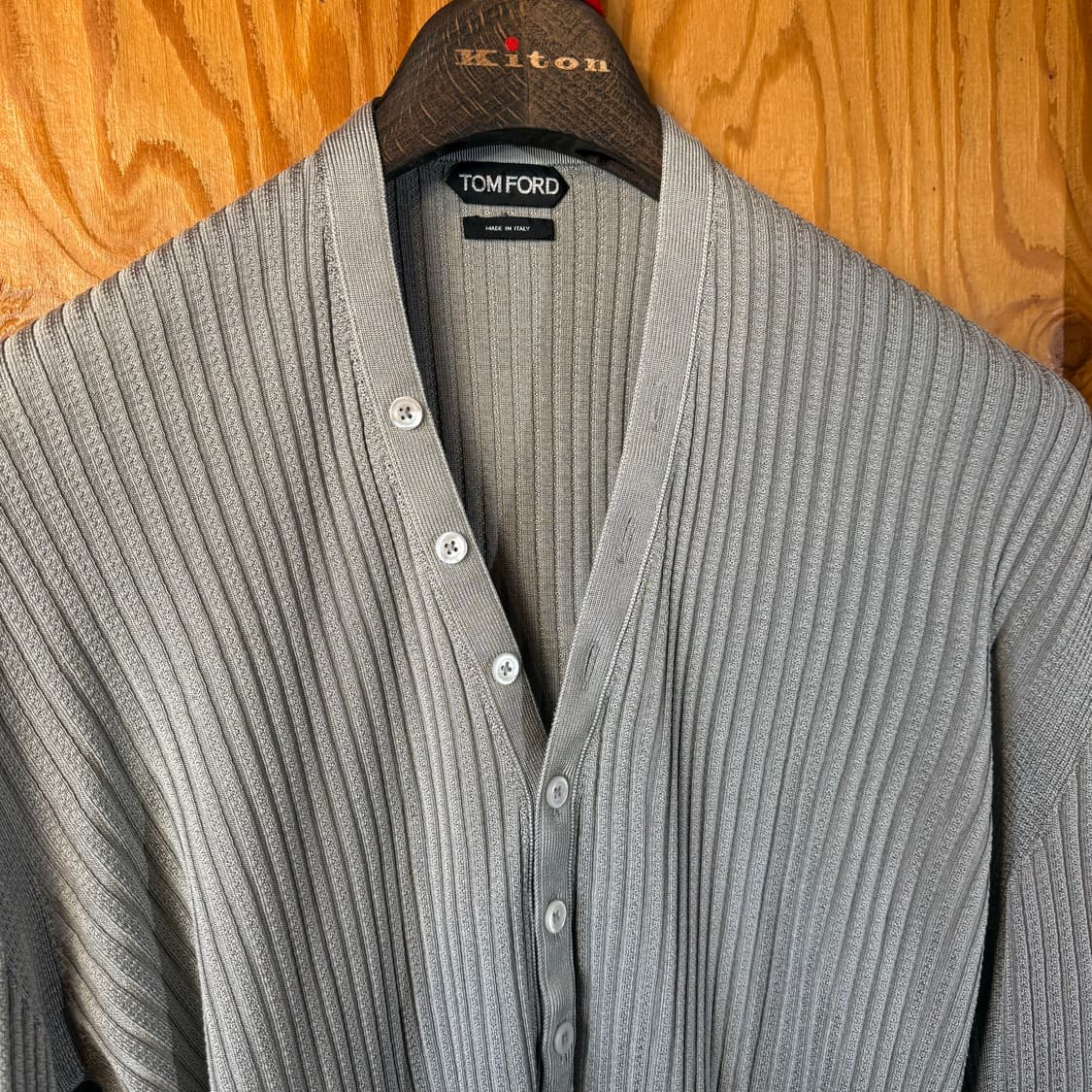 톰포드 리브드 딥 헨리넥 가디건 판매 합니다. 상품이미지3