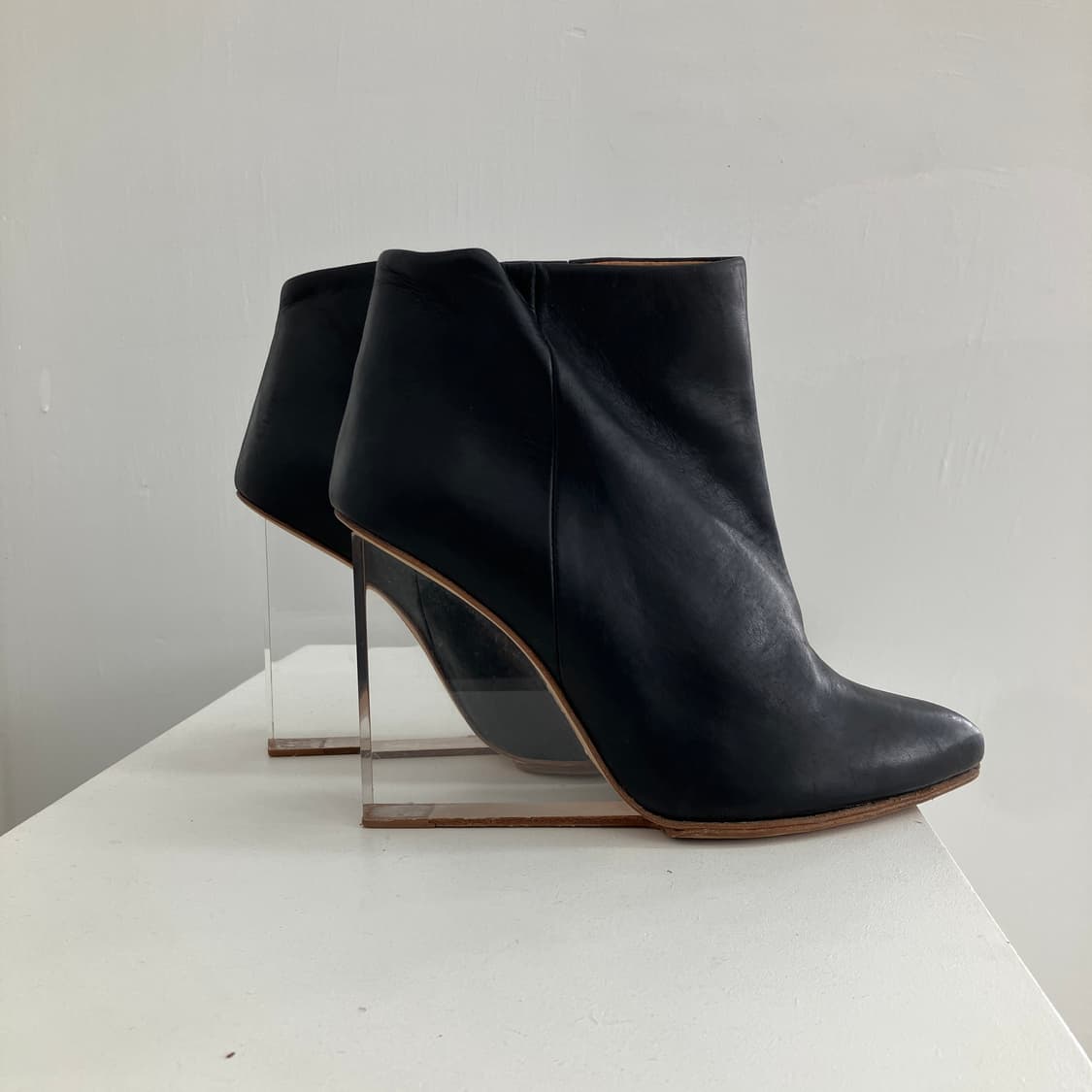 마르지엘라 플랙시글래스 웨지 앵클 부츠 상품이미지3