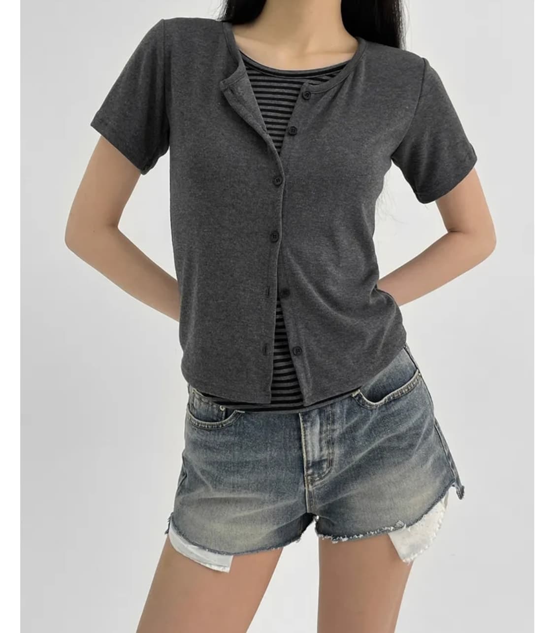 블랙업 솔터 스트라이프 레이어드 가디건 반팔티 차콜 상품이미지1