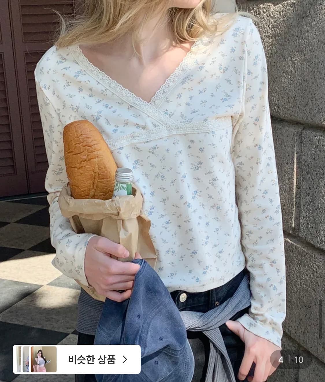 (새제품) 레터프롬문 브이넥 레이스 랩 티셔츠 크림 상품이미지2