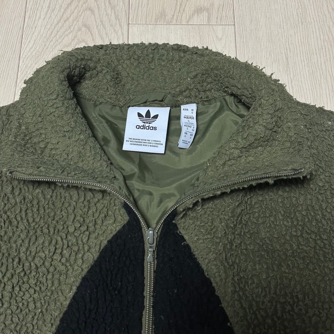 아디다스 파이어버드 카키 후리스 상품이미지4