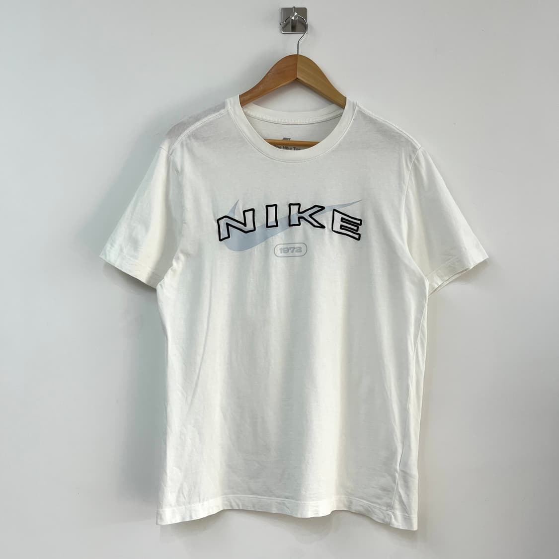 나이키 자수로고 하늘색 스우시 반팔 티셔츠 상품이미지2