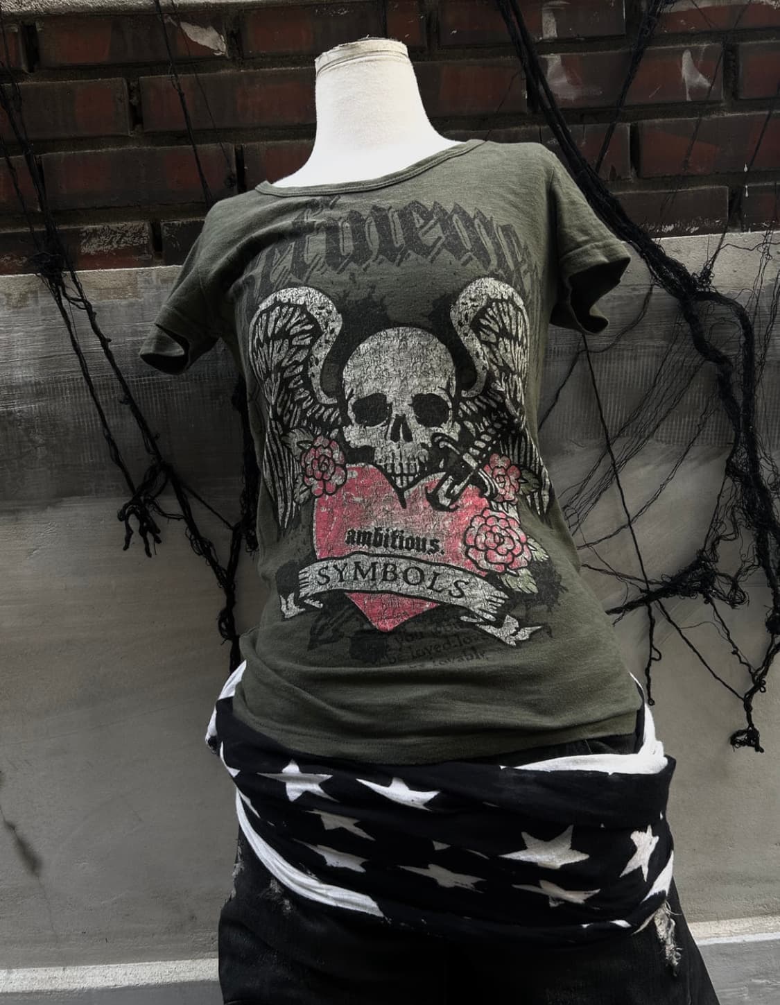 *rare design* 2000s 펑크 스컬&윙 카키 딱붙 티셔츠 상품이미지3