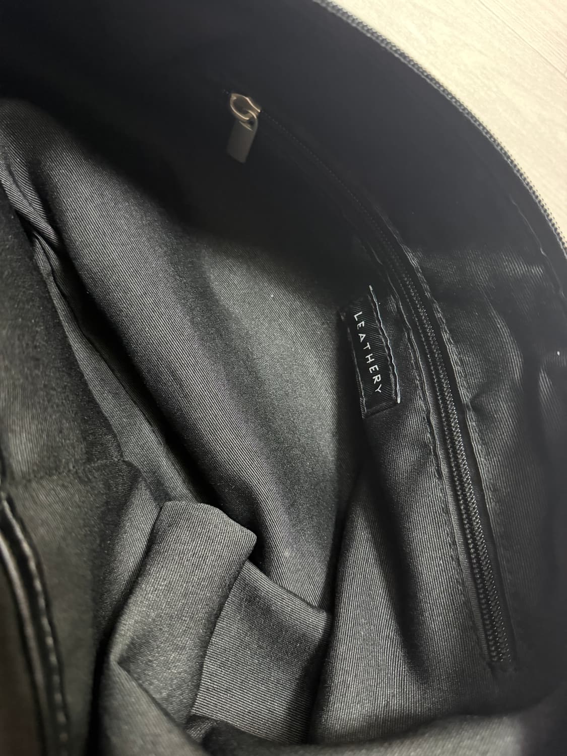 레더리 크랙드 크로스백 상품이미지2