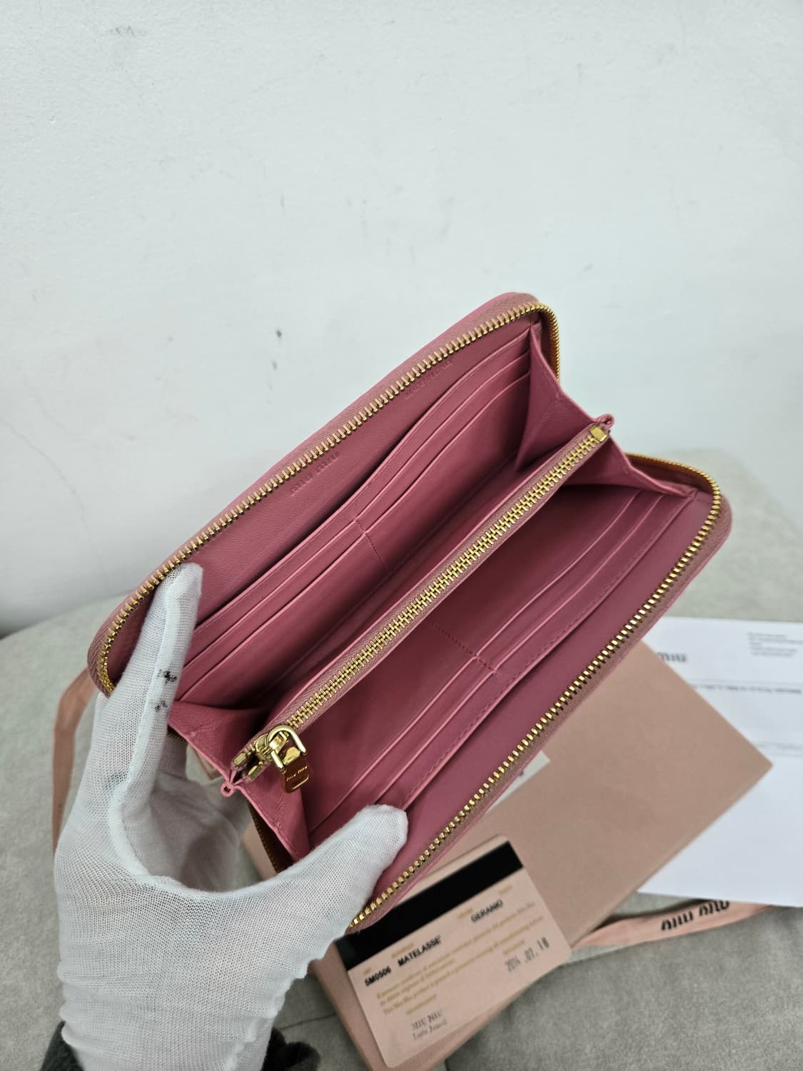 [보증서 정품] 미우미우 마테라쎄 장지갑 상품이미지3