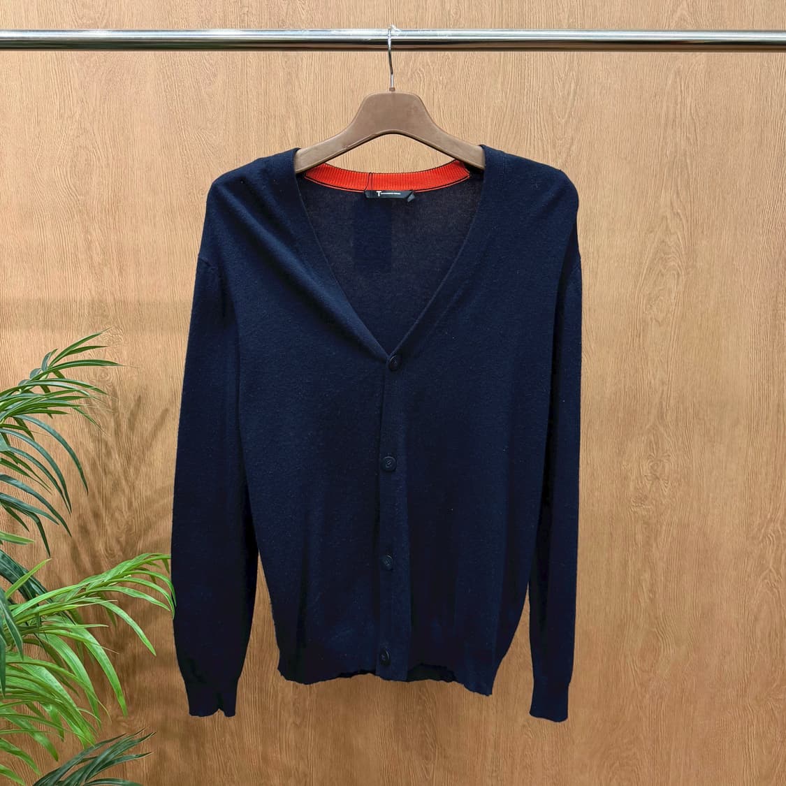 알렉산더 왕 브이넥 니트 가디건 레드 배색 넥라인 디테일 레귤러핏 네이비 상품이미지1