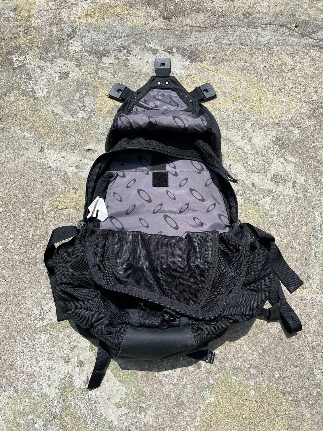 Oakley Icon 3.0 Black Backpack 상품이미지4