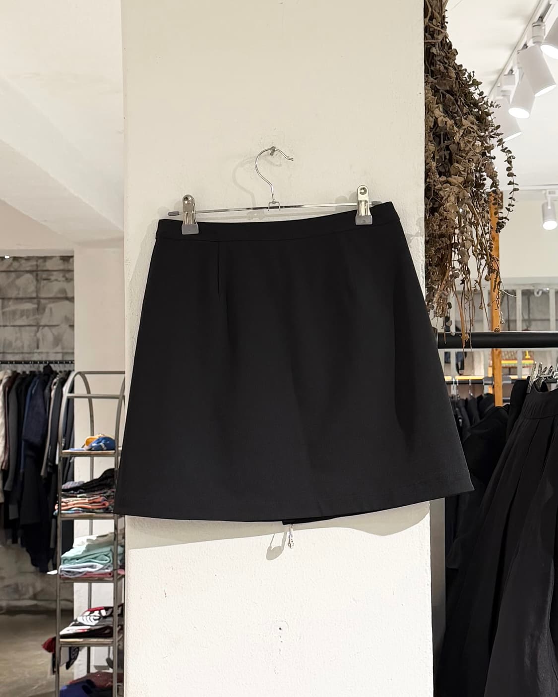 베르수스 베르사체 블랙 실버 아일렛 세이프핀 장식 미니 스커트 상품이미지4