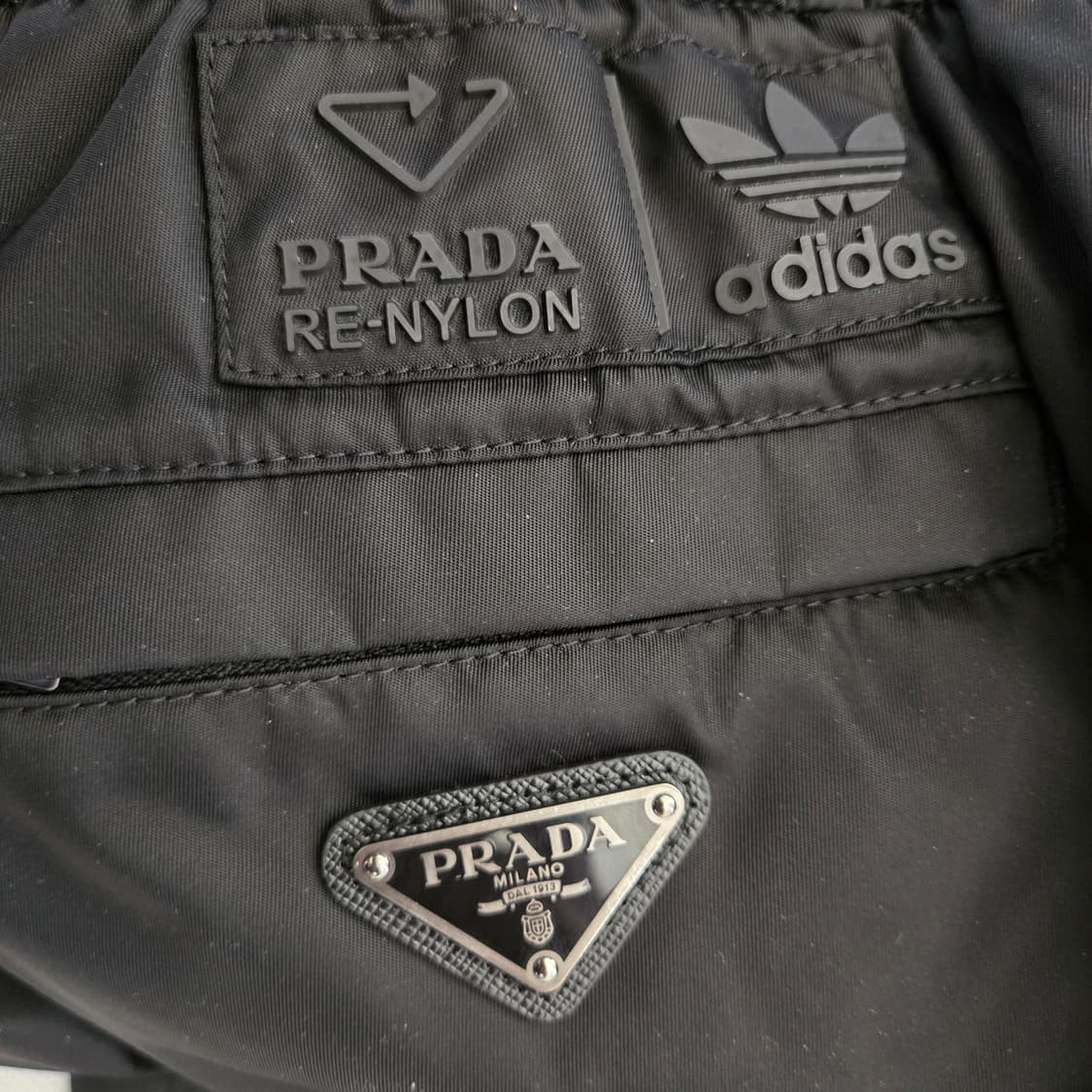새상품 NFC정품 프라다 X 아디다스 리나일론 팬츠 블랙 xs 상품이미지4