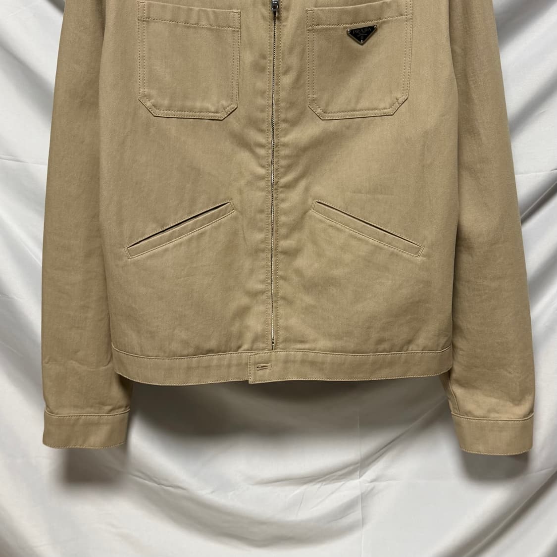 [S+급/L] 프라다 삼각로고 데님 블루종 베이지 자켓 상품이미지3