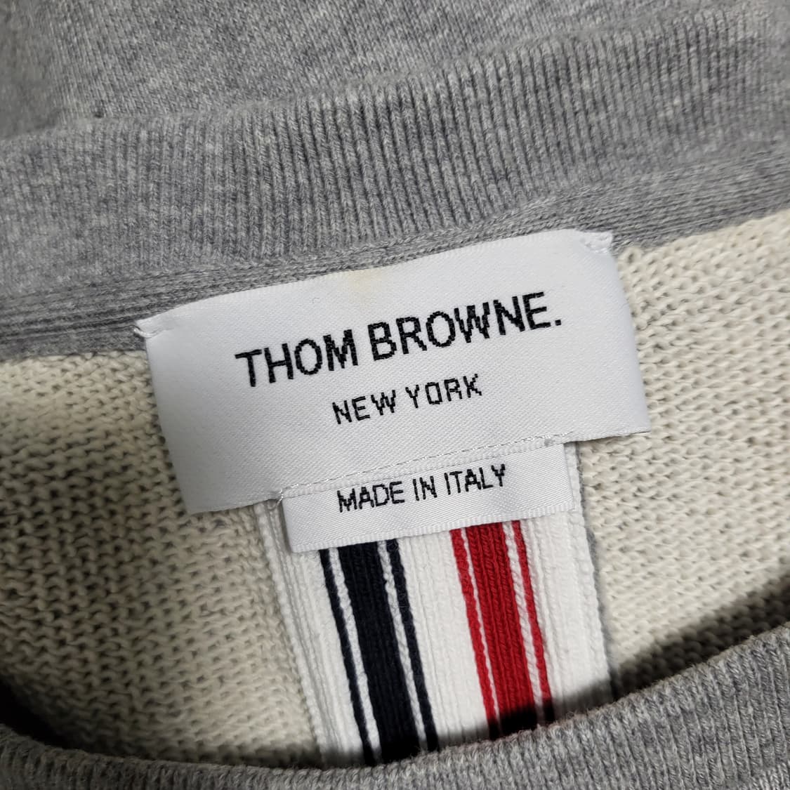 [백화점판] 3 / 톰브라운 백삼선 맨투맨 상품이미지4