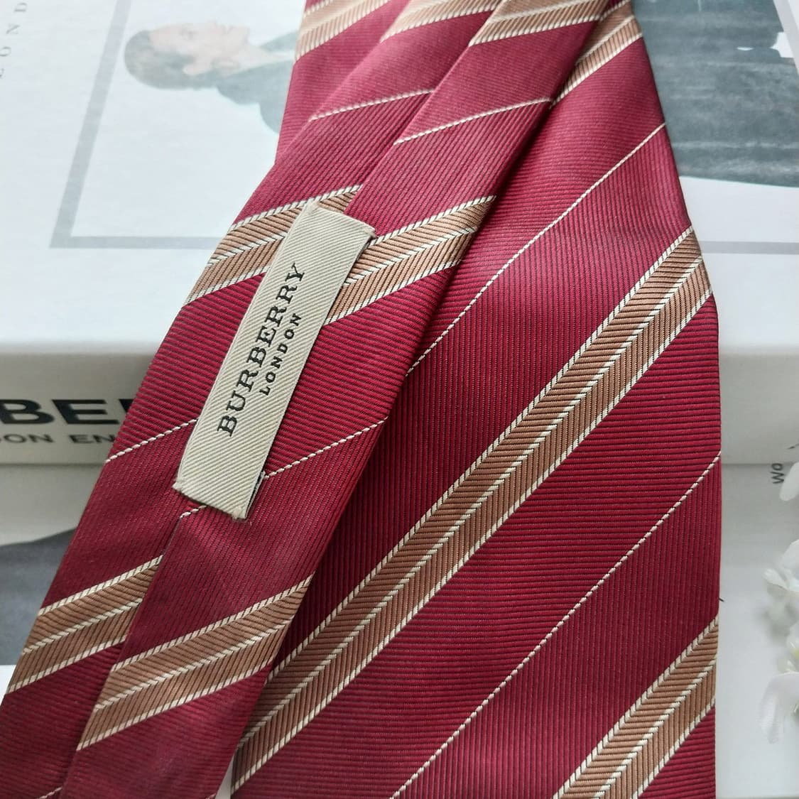버버리 실크 버건디 스트라이프 넥타이 9cm A+~A등급 K1465
 상품이미지4