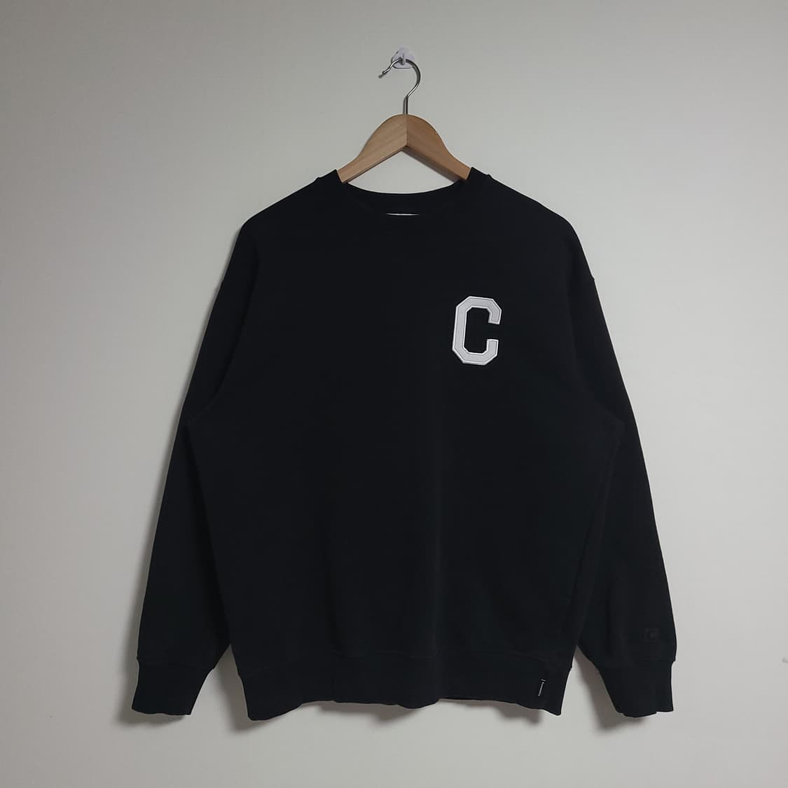 (M) COVERNAT 커버낫 블랙 C 로고 맨투맨 상품이미지1