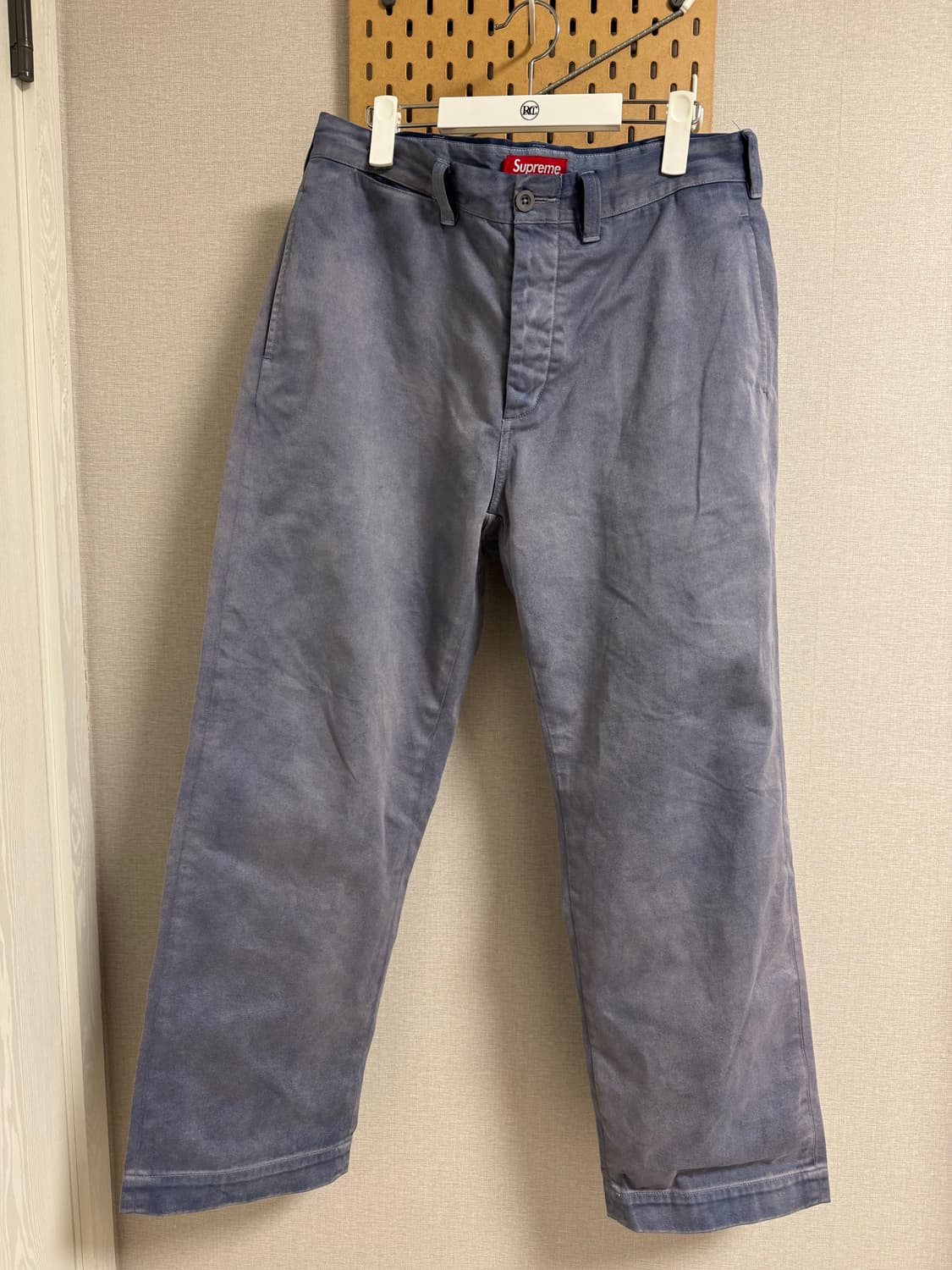 슈프림 치노 핀업걸 상품이미지1