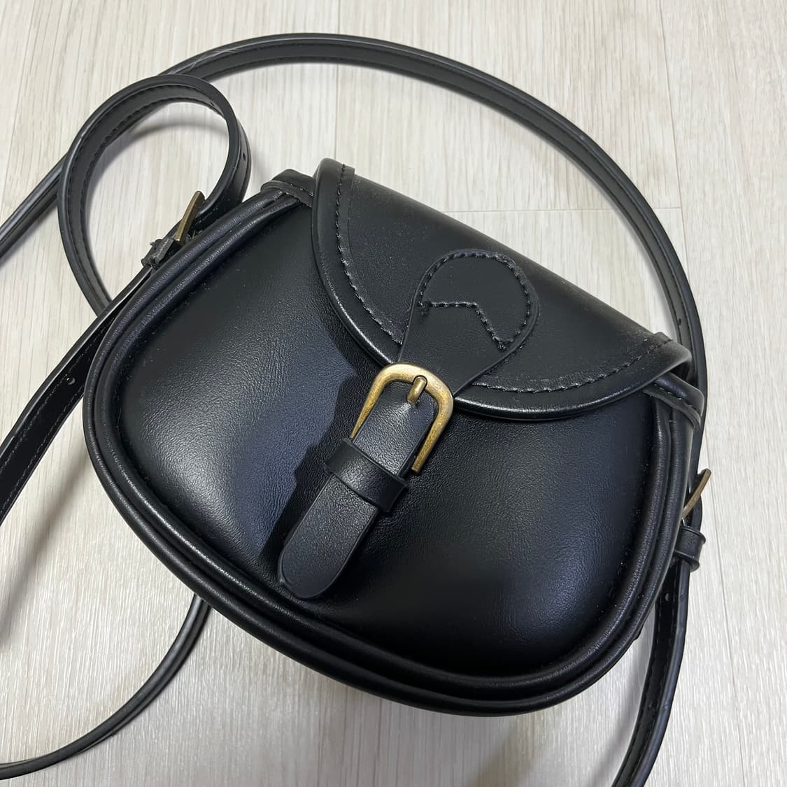 블랙레더 미니 크로스백 상품이미지3