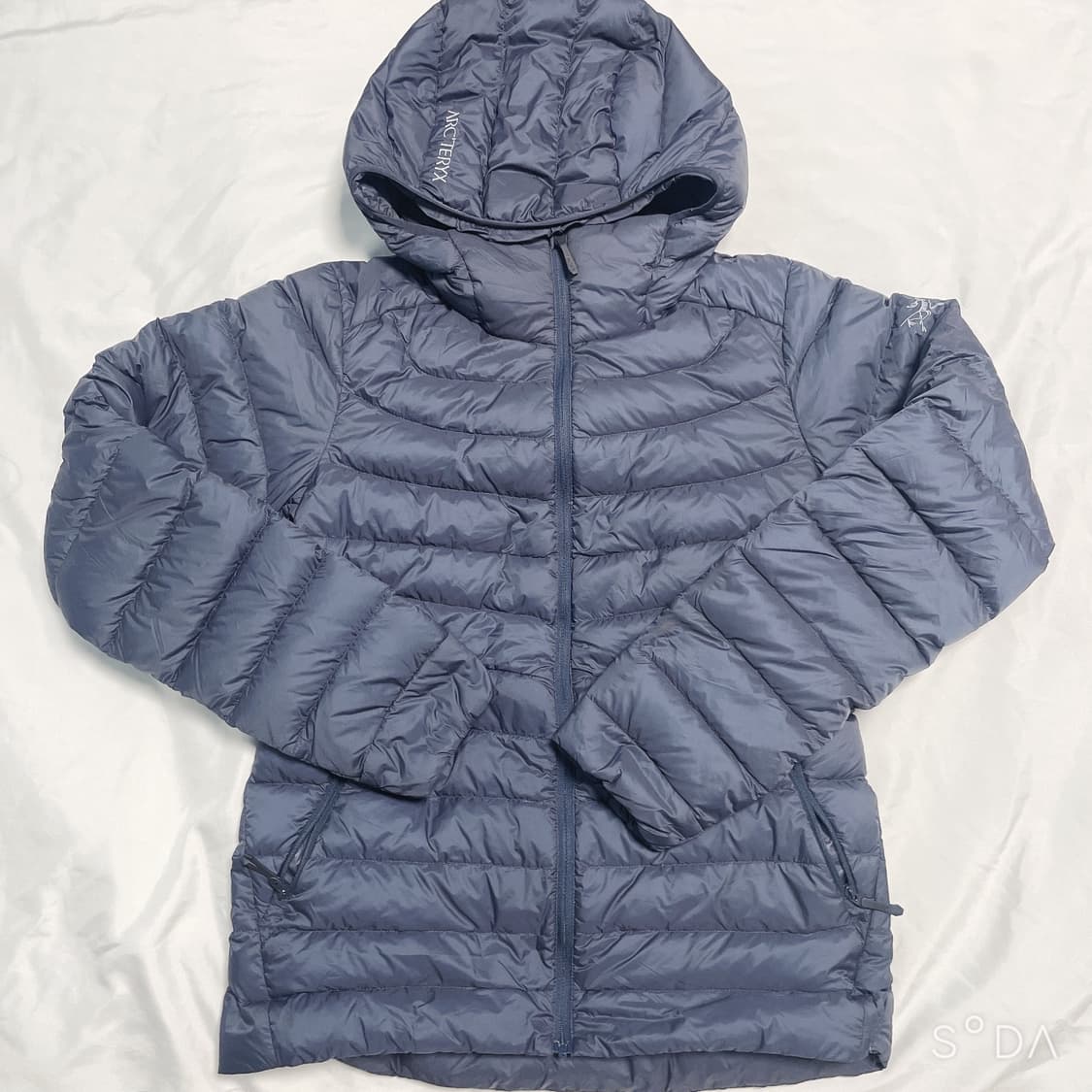 아크테릭스 후드 경량패딩 네이비 xa 상품이미지1