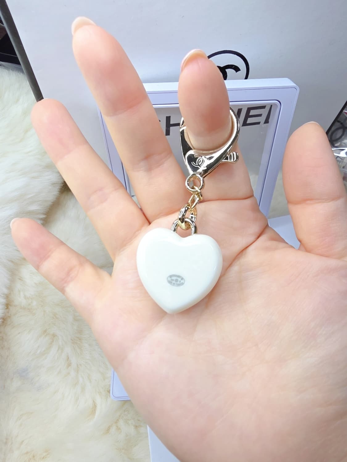 빈티지 샤넬 화이트 레진하트 브로치 상품이미지5