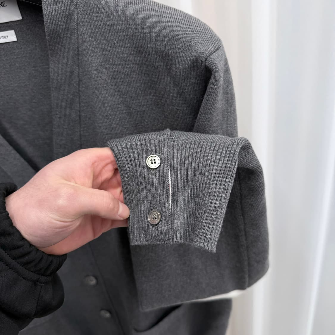 [1회착용/3] 톰브라운 밀라노스티치 가디건 그레이 상품이미지5