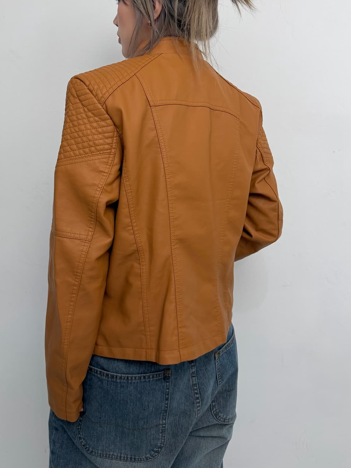 카멜 아일렛 디테일 라이더 자켓 상품이미지4