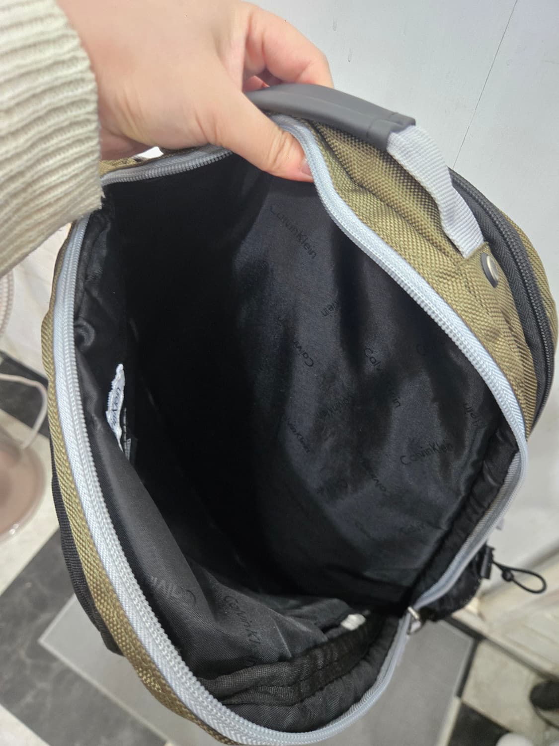 Calvinklein 캘빈클라인 백팩 가방! 상태 굿굿굿! 수납공간 굿 상품이미지4