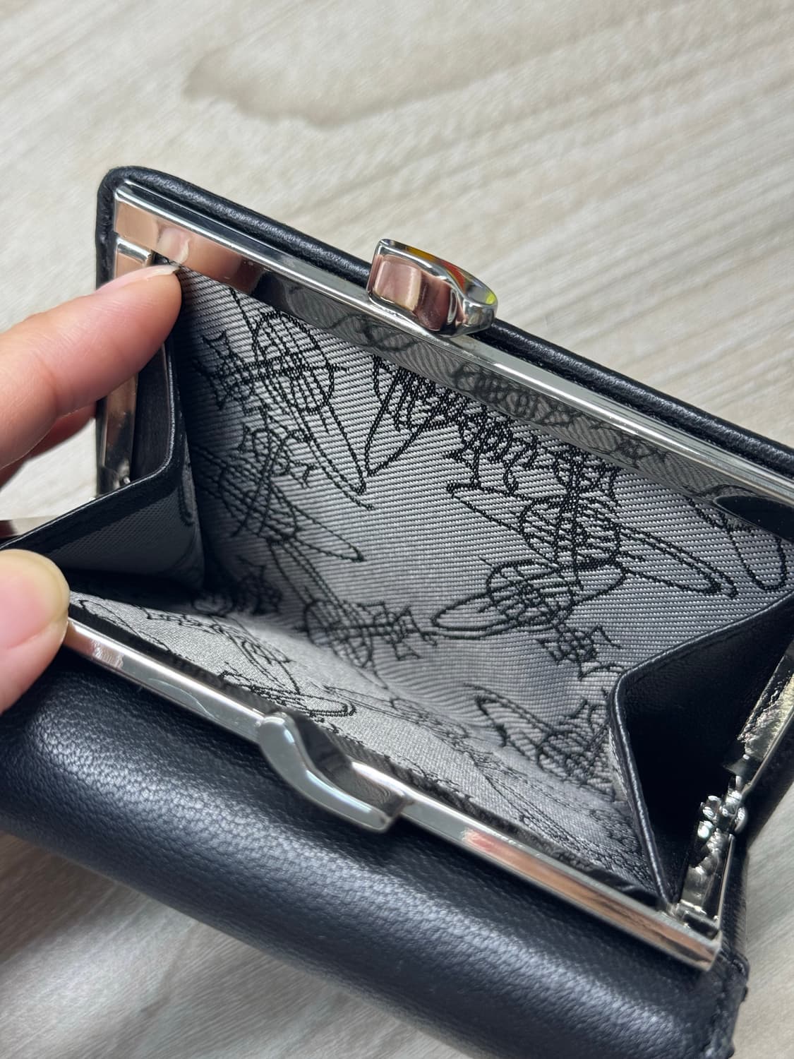 비비안웨스트우드 나파 반지갑 상품이미지8