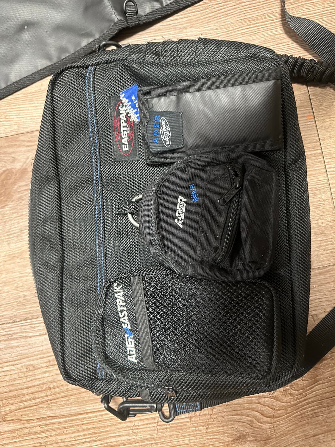 아더에러 X 이스트팩 숄더백 상품이미지5