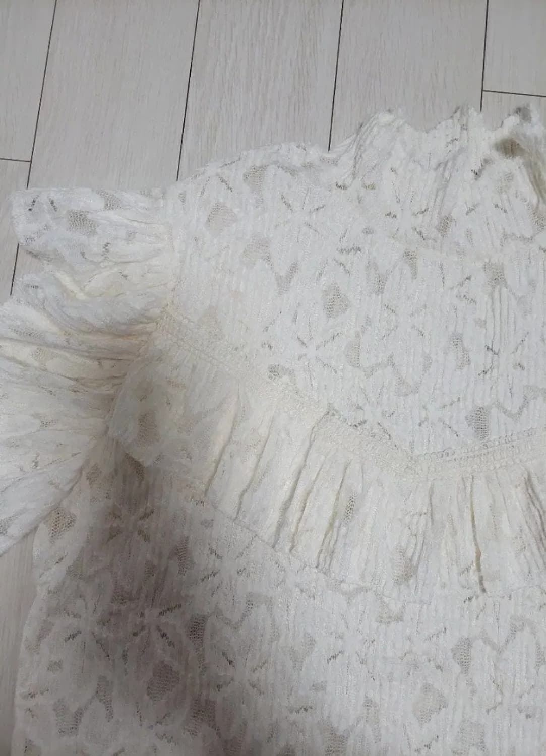 새상품급처!플라스틱아일랜드 레이스 소매러플프릴 니트블라우스 레니본st 상품이미지3