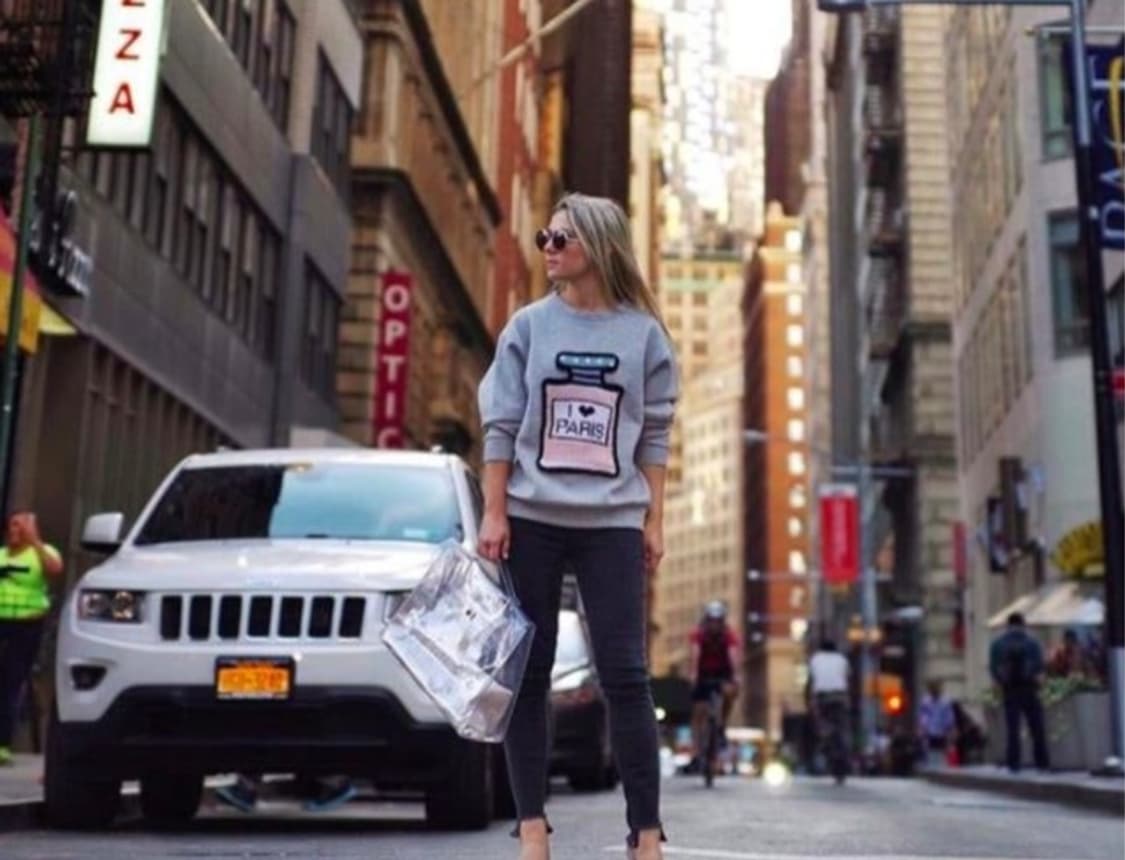 미카엘라 버거 향수병 맨투맨 상태 굿 사이즈 55~66 상품이미지5