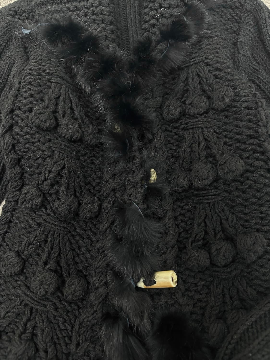 슬림핏 폼폼 꽈베기 니트 떡볶이 가디건 상품이미지6