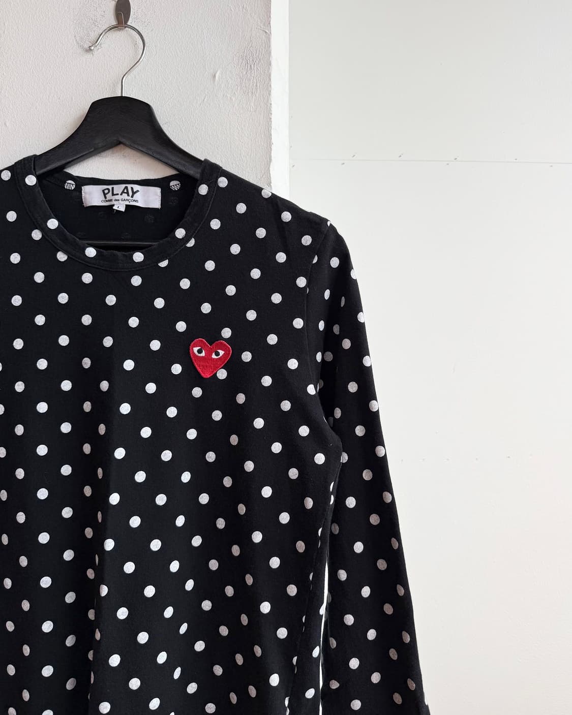 꼼데가르송 플레이 블랙 도트 레드하트 롱슬리브  상품이미지4