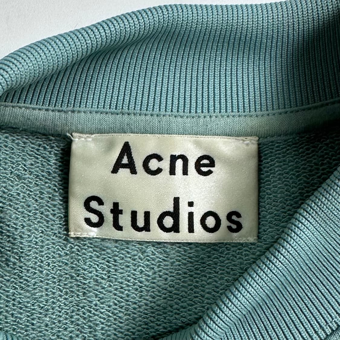 아크네 스튜디오 크롭 지퍼 디테일 맨투맨  상품이미지5