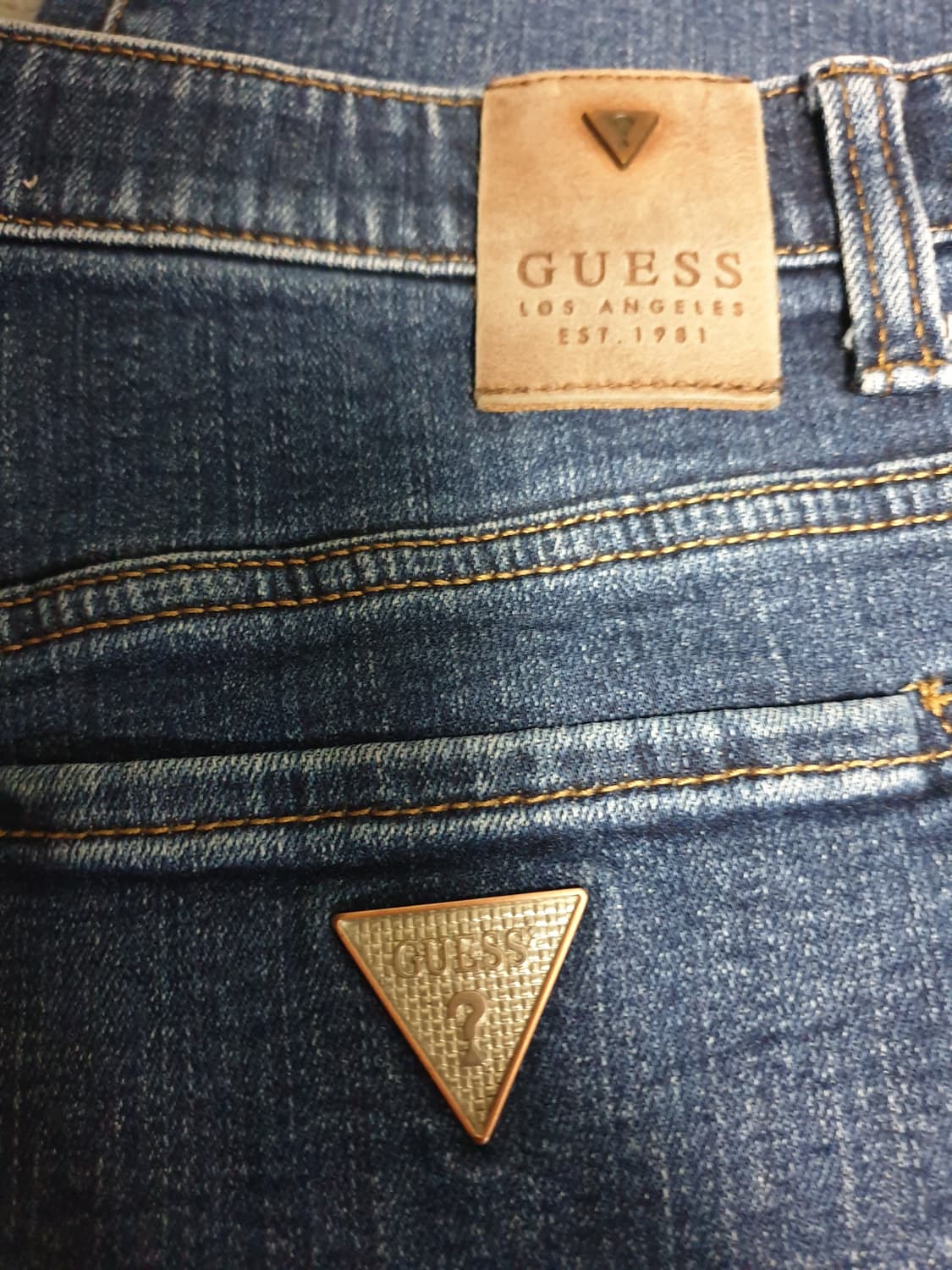 게스 슬림핏 금장 뱃지 스판 데님팬츠 (32) 상품이미지5