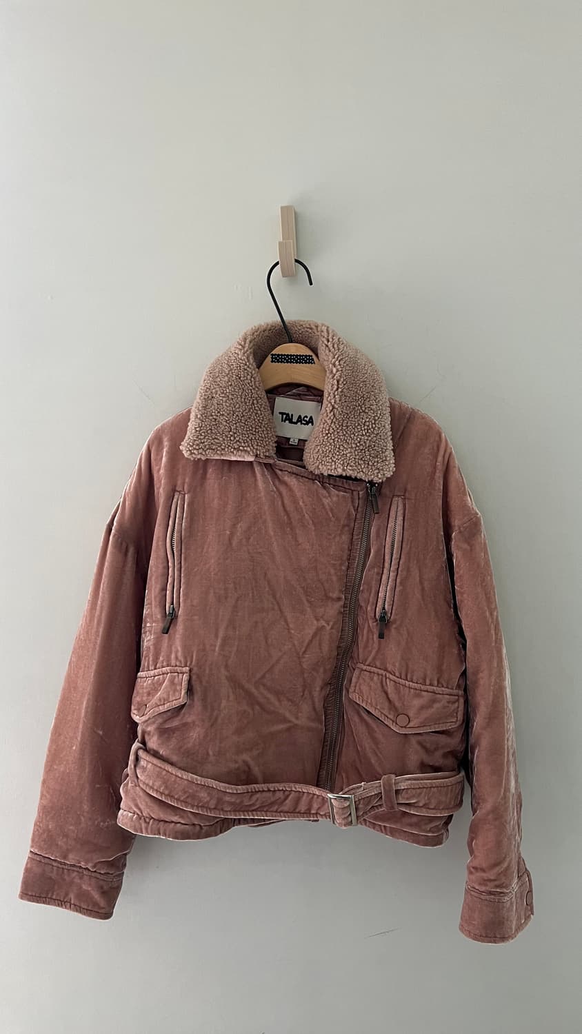 시뮬레이션한남 벨벳라이더재킷 상품이미지2