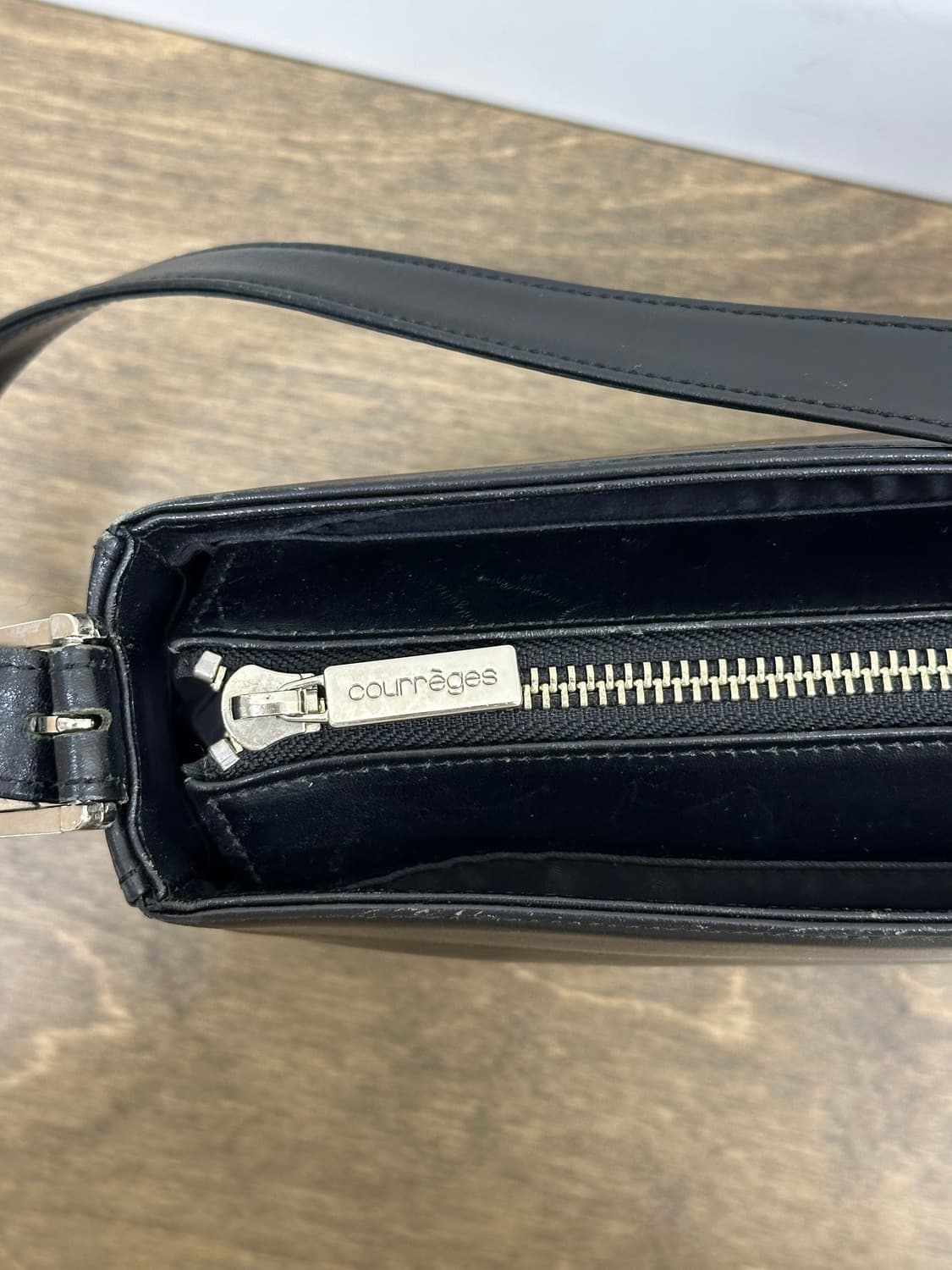 꾸레쥬 블랙 소가죽 숄더백 상품이미지9