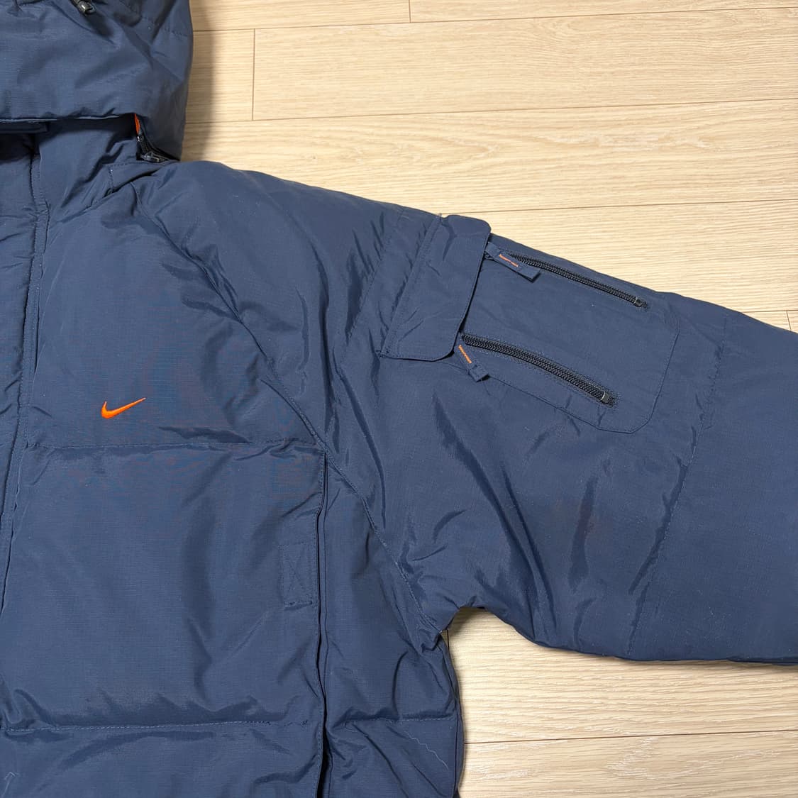 나이키 90s 올드스쿨 오렌지 스우시 네이비 푸퍼 패딩 상품이미지5